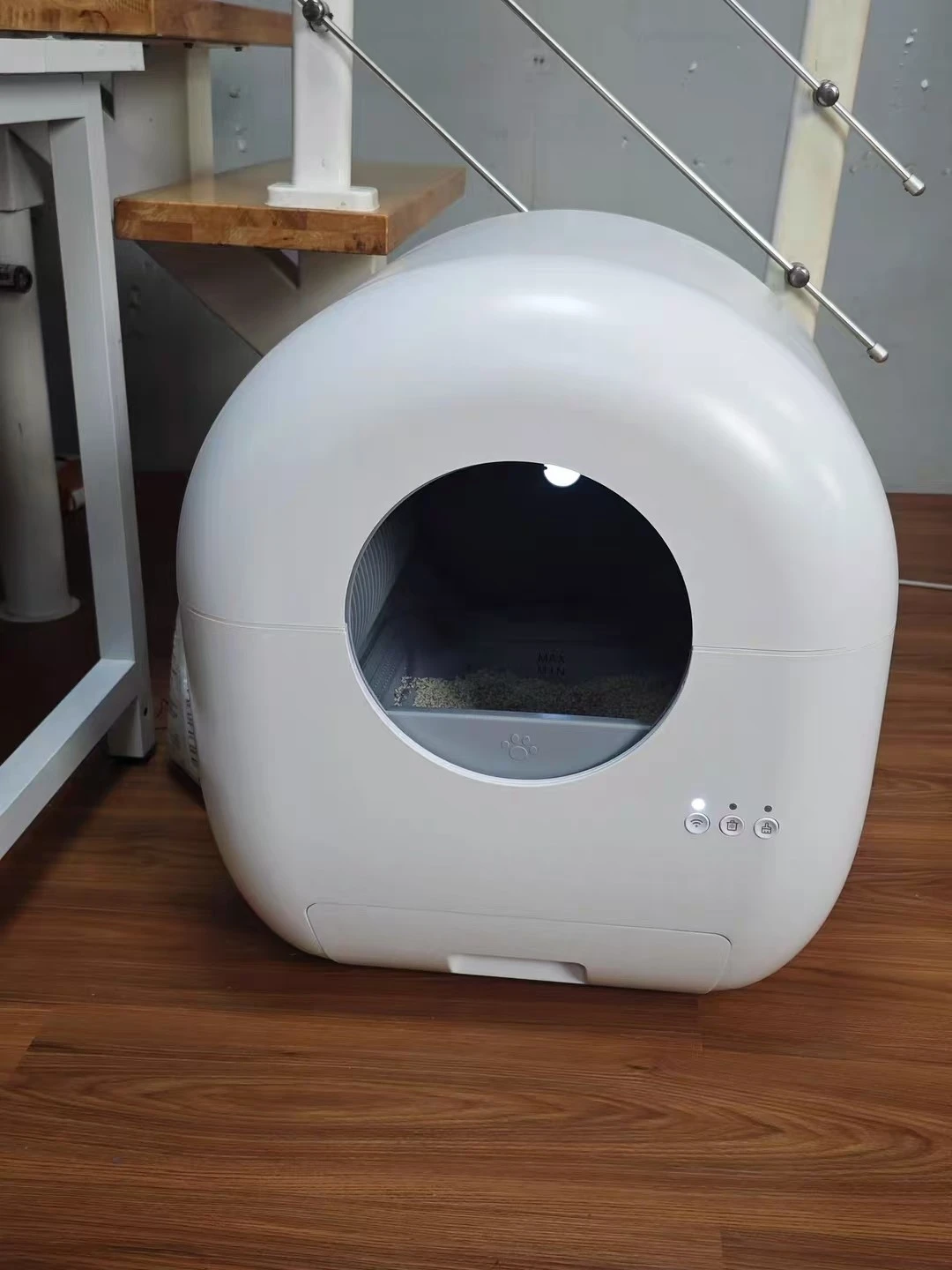 Smart Self-Cleaning Litter Box with Safety Sensors Smart Self-Cleaning Litter Box with Safety Sensors